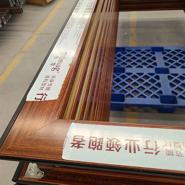 Adhmad Críochnaigh Fuinneoga alúmanam